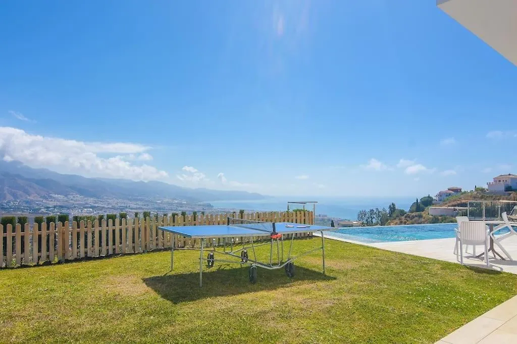 Gran Villa Con Bonitas Vistas Nerja