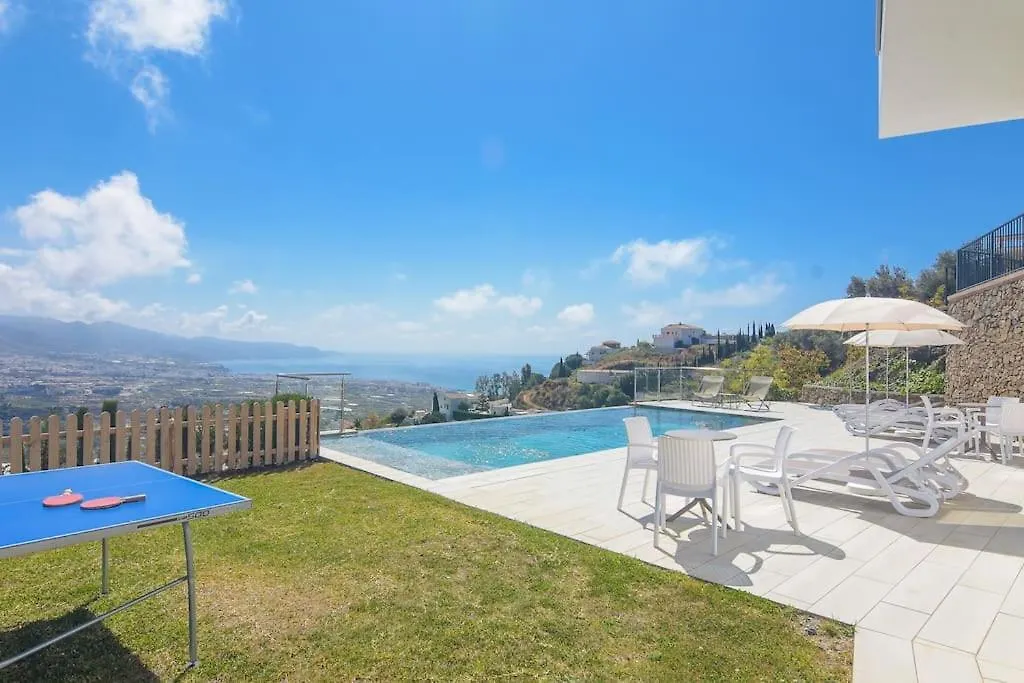 Gran Villa Con Bonitas Vistas Nerja 0*,