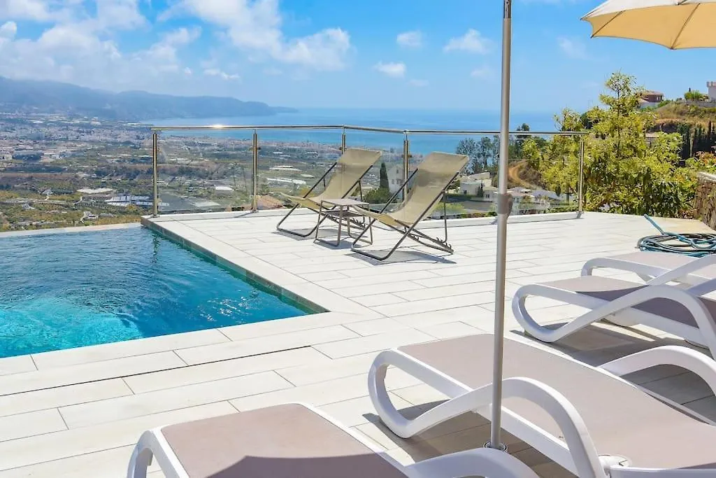Gran Villa Con Bonitas Vistas Nerja 0*,