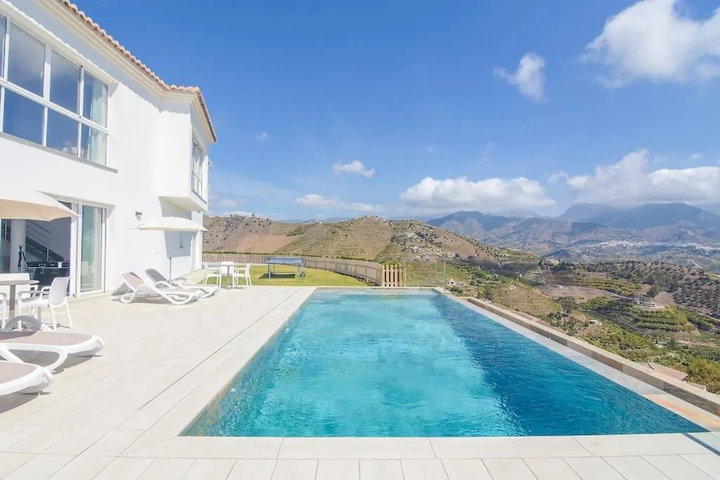 Gran Villa Con Bonitas Vistas Nerja