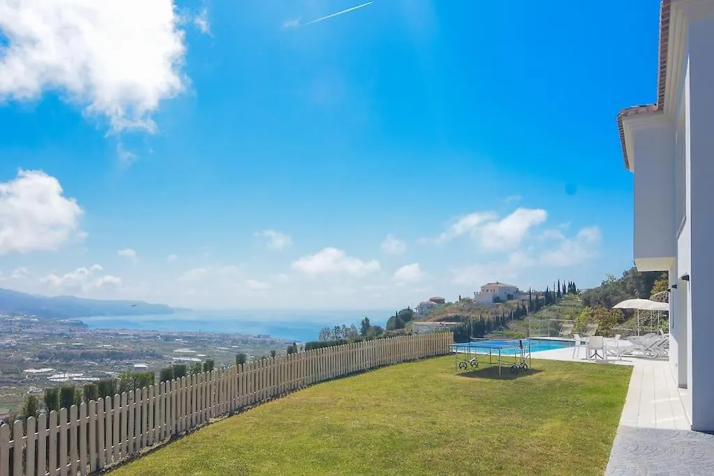 Gran Villa Con Bonitas Vistas Nerja