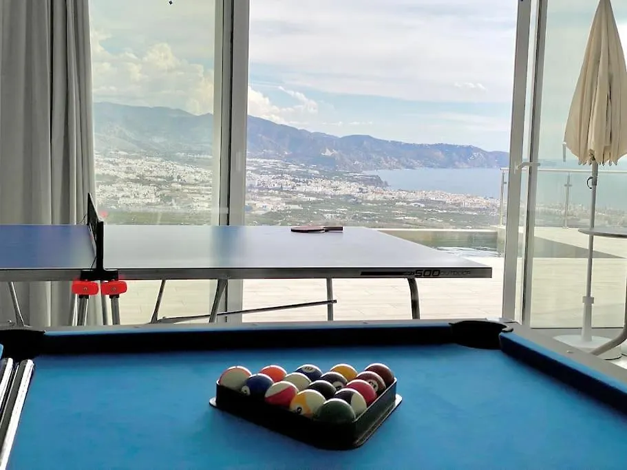 Gran Villa Con Bonitas Vistas Nerja