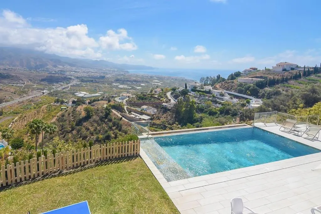 Gran Villa Con Bonitas Vistas Nerja Spain