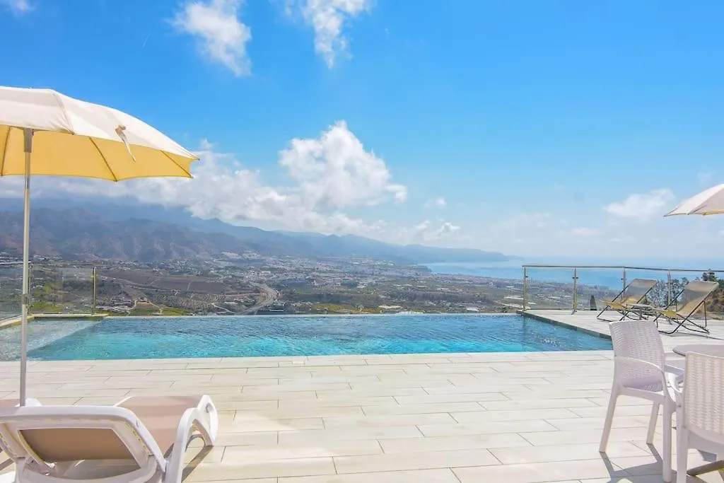 Gran Villa Con Bonitas Vistas Nerja