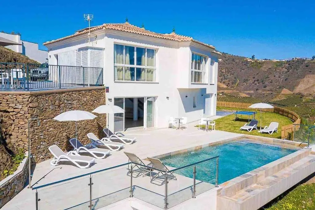 Gran Villa Con Bonitas Vistas Nerja